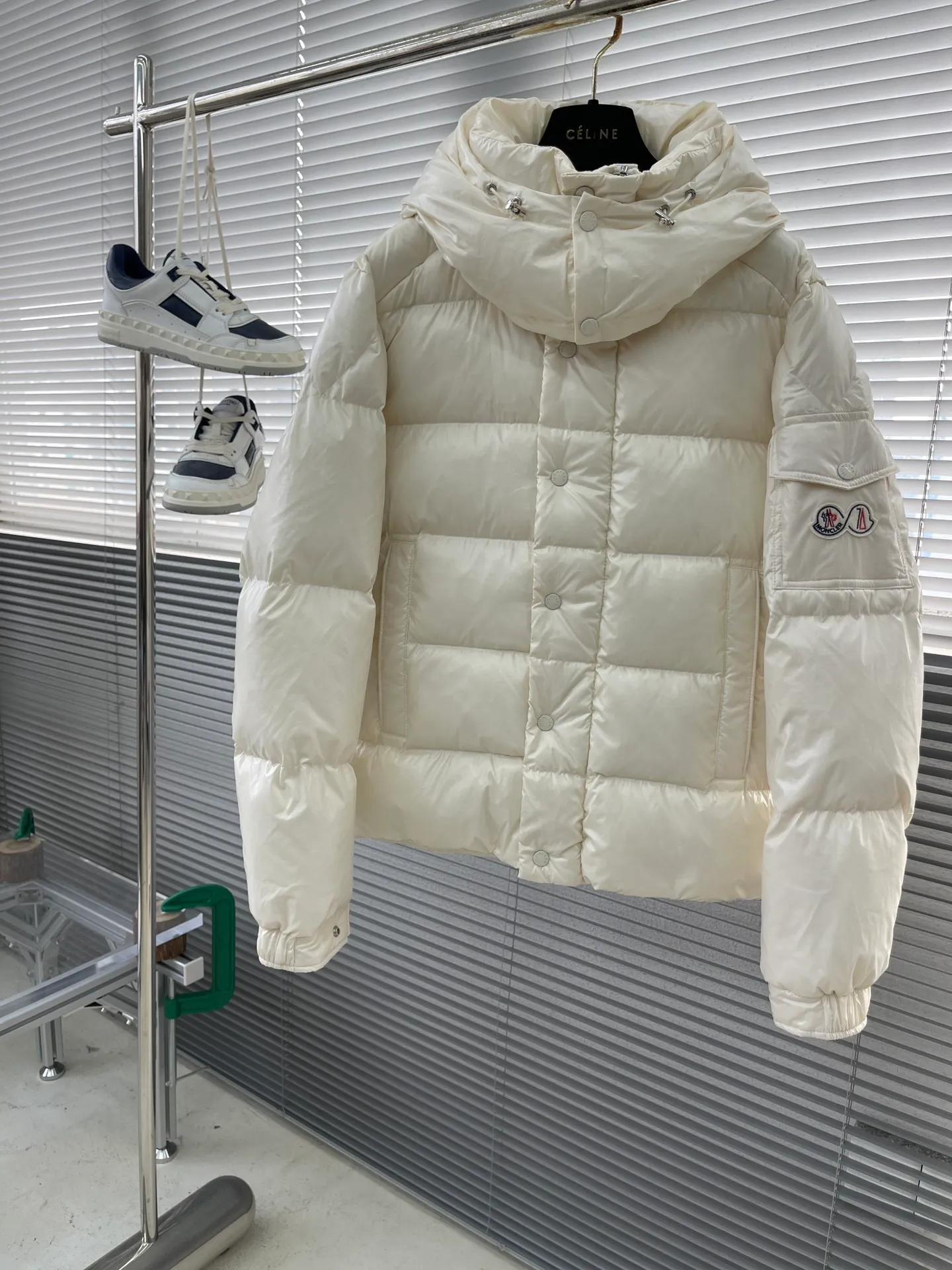 P390 Moncler/ 2026 70 、 。 DNA ， ， 。 Classic ， 、 。 Classic 70 。 Quality， 90 ，Premium Quality ， ，Black ！ Sizes M-3XL